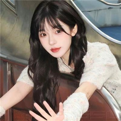 一抹丹砂映清辉