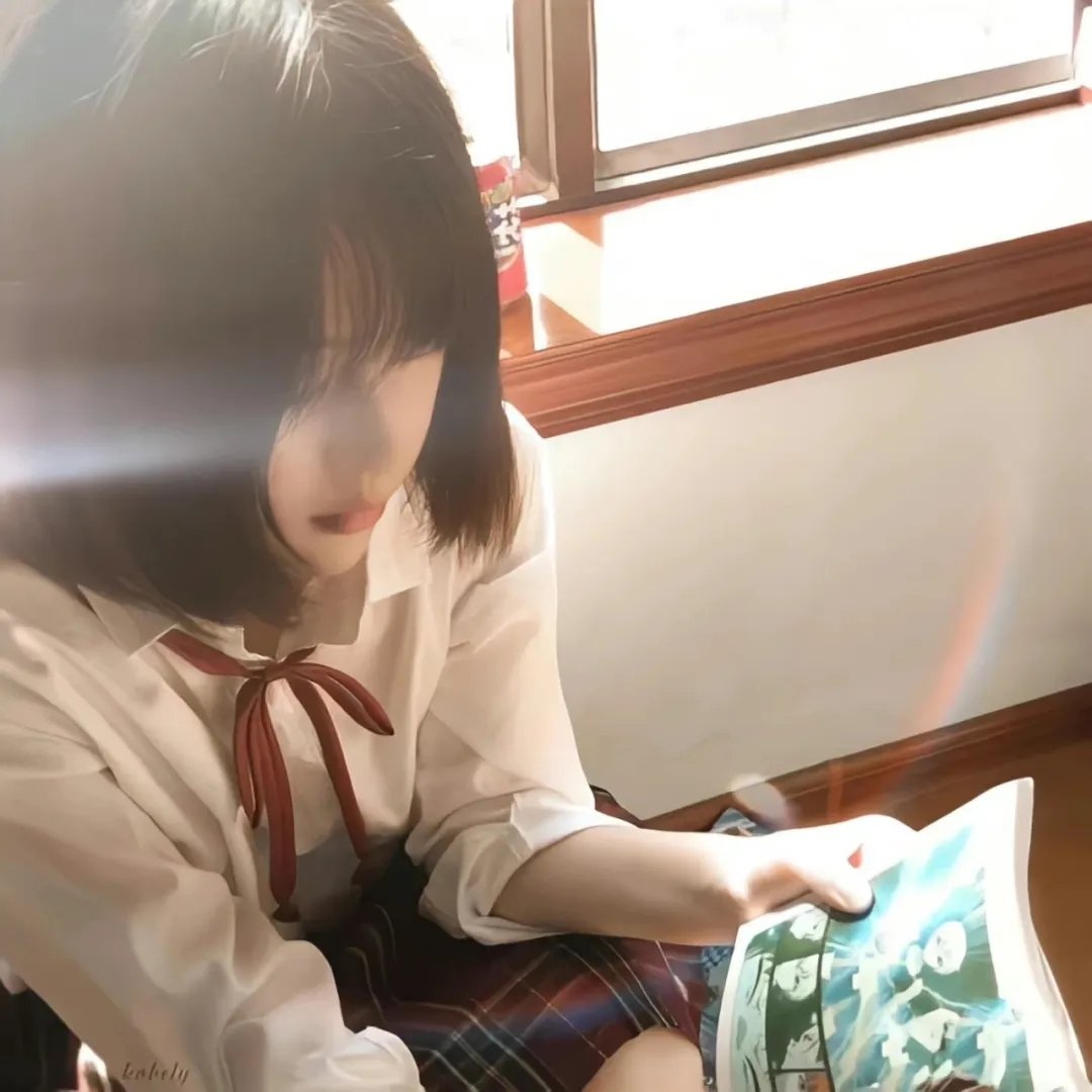 不时用俄语小声说真心话的邻桌艾莉同学